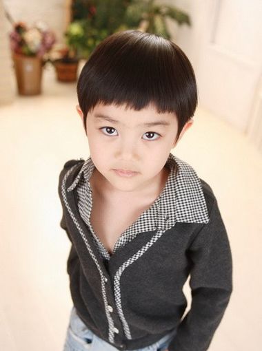 小男孩蘑菇头超帅发型,10至15岁男孩最酷发型不烫锅盖