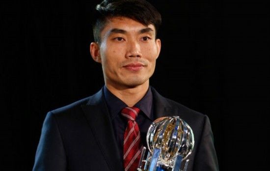 郑智铲断西塞的腿要负责吗,法国球员西塞被谁踢断腿了