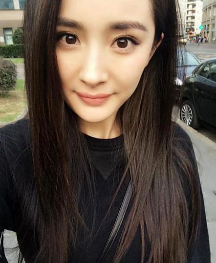 杨幂脚臭到底是怎么回事?这种传闻令杨幂十分尴尬！