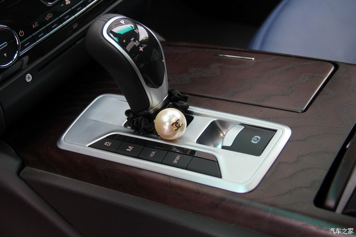 美女开玛莎拉蒂高速实拍原声视频,女车主提车