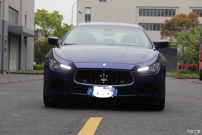 美女开玛莎拉蒂高速实拍原声视频,女车主提车