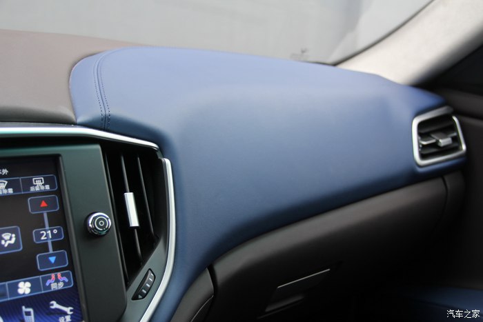 美女开玛莎拉蒂高速实拍原声视频,女车主提车