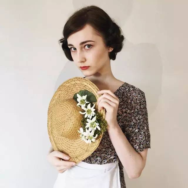 18岁的姑娘穿什么都好看,17岁长相普通怎么穿才好看