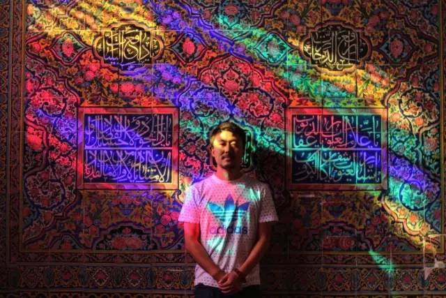 旅行叫他变沧桑，也叫他犯二，但还是死性不改