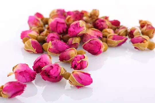 经期玫瑰花茶,适合女性的玫瑰花养生茶