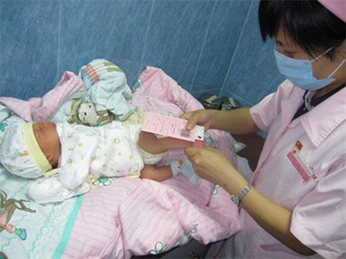 新生儿黄疸住院医生说照ct,带宝宝医院查黄疸说说