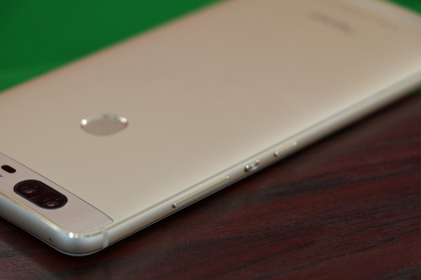 荣耀v82k屏更舒适吗,荣耀v8游戏怎样