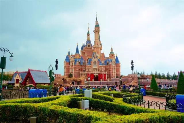 上海迪士尼官方导览第一天，我们收获了如下游园技巧