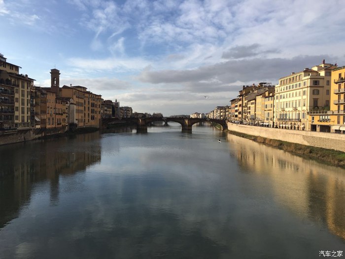 美女开玛莎拉蒂高速实拍原声视频,女车主提车