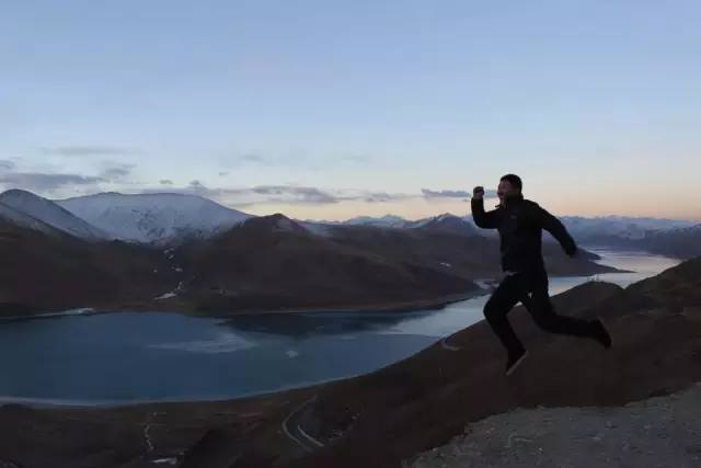 旅行叫他变沧桑，也叫他犯二，但还是死性不改