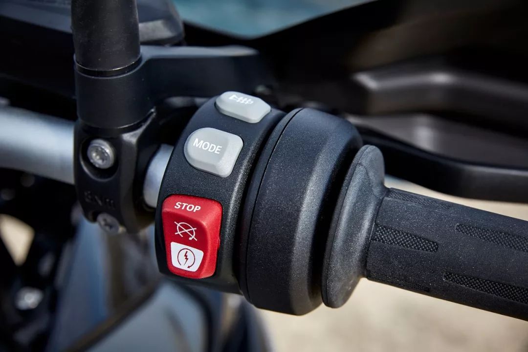 bmw拳击手价格,bmwr18拳击手