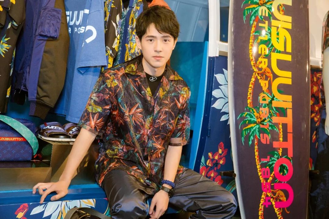 来，考考你｜知道李宇春膝盖上绑着的东西叫什么吗？