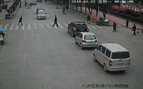 「曝光台」桂JGP212、桂JP6168、桂JC1383请关注！你们车前有行人！