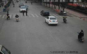 「曝光台」桂JGP212、桂JP6168、桂JC1383请关注！你们车前有行人！