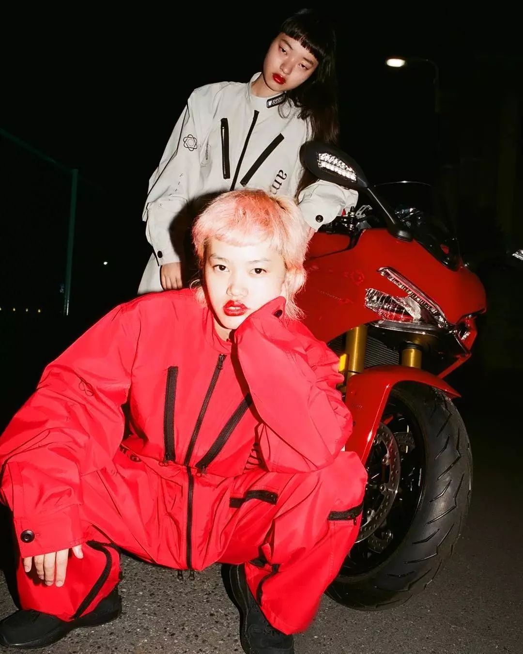 来，考考你｜知道李宇春膝盖上绑着的东西叫什么吗？