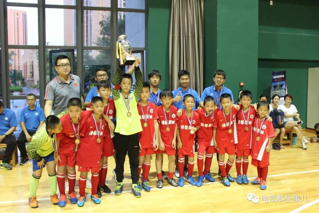 无足球不精彩,无球赛不青春