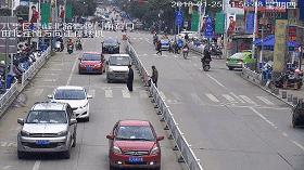 「曝光台」桂JGP212、桂JP6168、桂JC1383请关注！你们车前有行人！