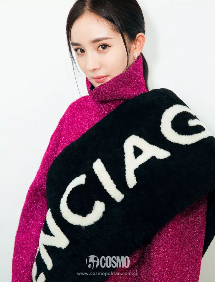 时髦办｜还不知道它？你和时髦之间只差一条印字围巾的距离