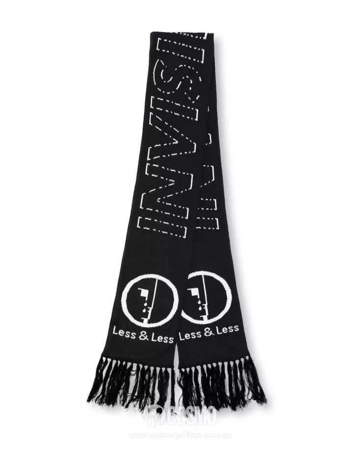 时髦办｜还不知道它？你和时髦之间只差一条印字围巾的距离