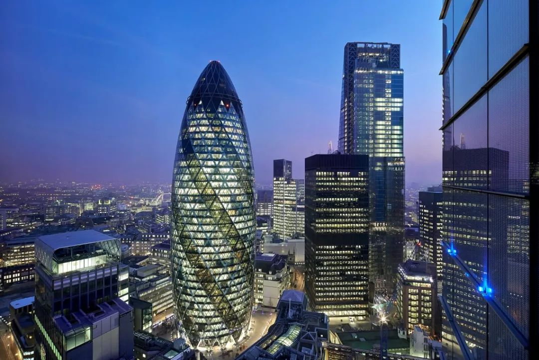 他是乔布斯最信赖的人，拿建筑界奥斯卡奖，过鸡汤式榜样生活！