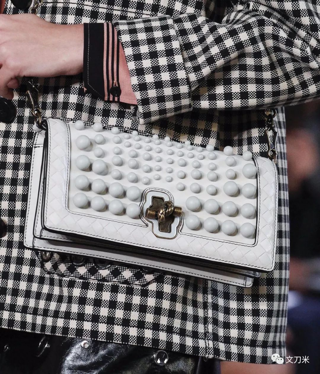 balenciaga鞋标,balenciaga的鞋都是刺绣吗