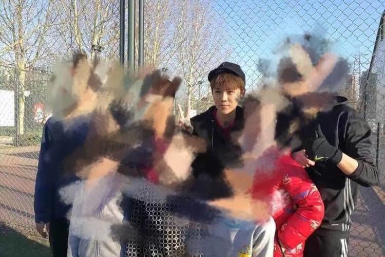 网友晒鹿晗最新踢球合照,171217鹿晗