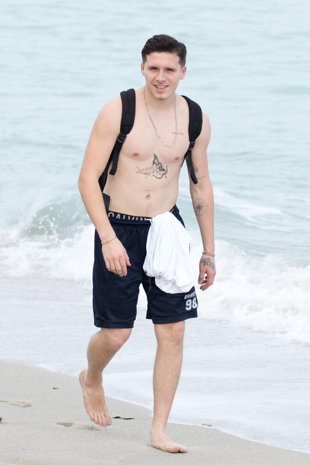 小贝悄悄憋了5年的足球队成立了！送祝福的豁牙小七笑开了花