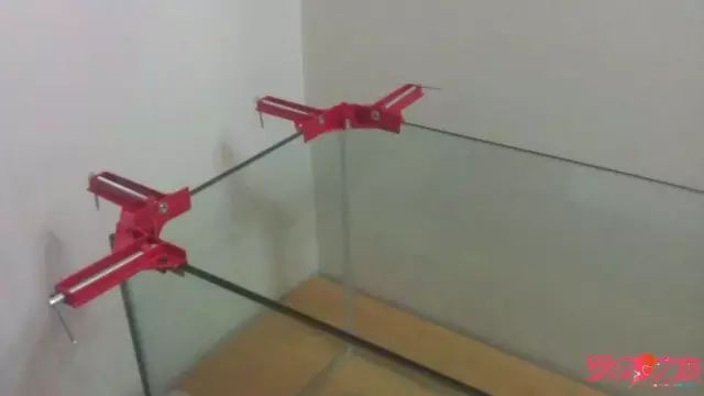 开局只有3000元，玻璃、器材全用买，最后纯靠DIY