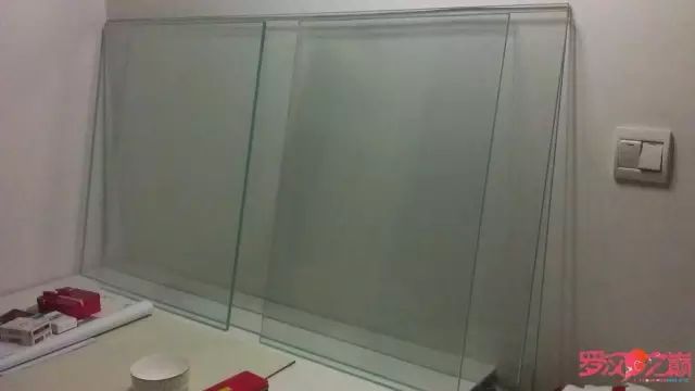 开局只有3000元，玻璃、器材全用买，最后纯靠DIY