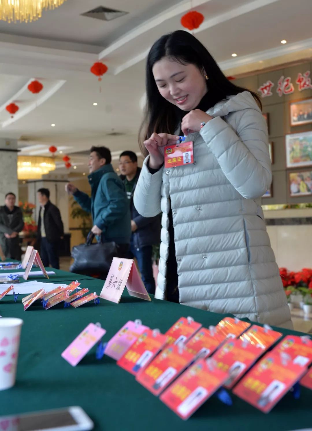 市政协委员们报到两会,肩负使命赴盛会市政协委员报到