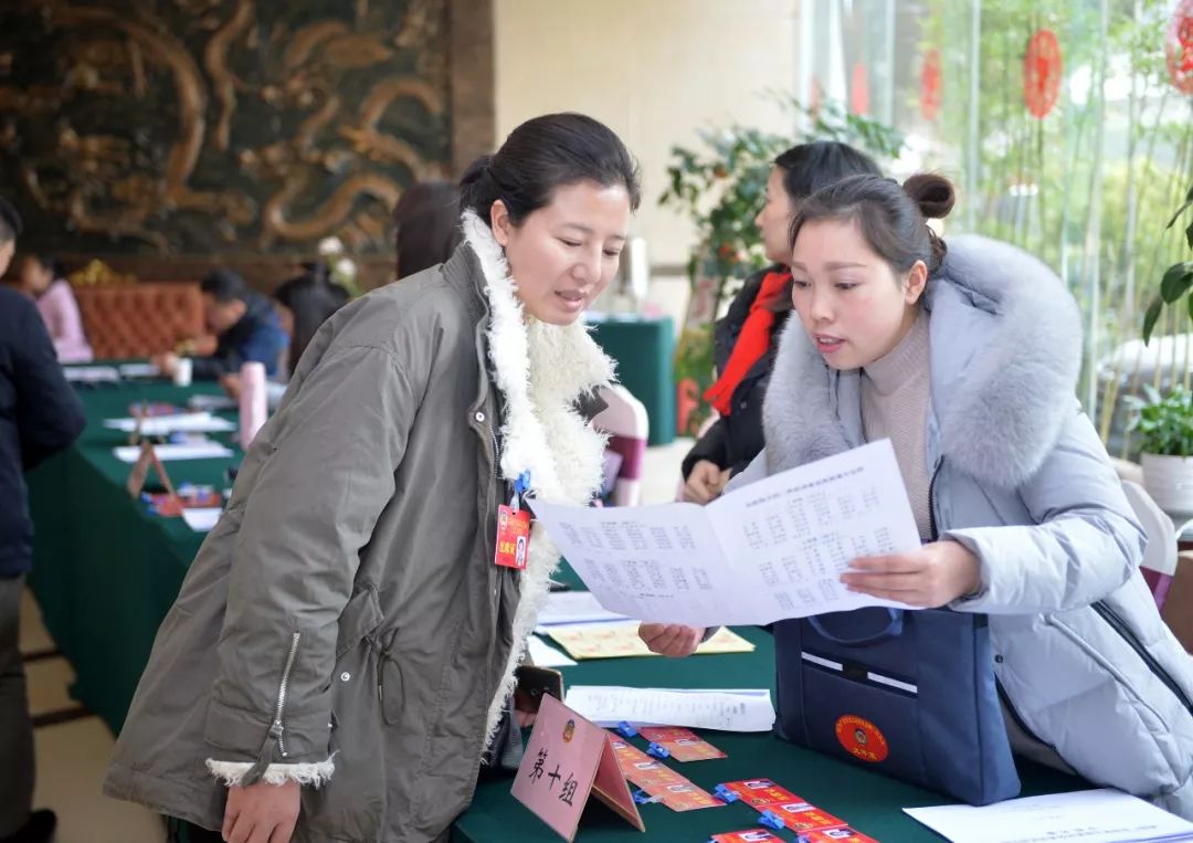 市政协委员们报到两会,肩负使命赴盛会市政协委员报到
