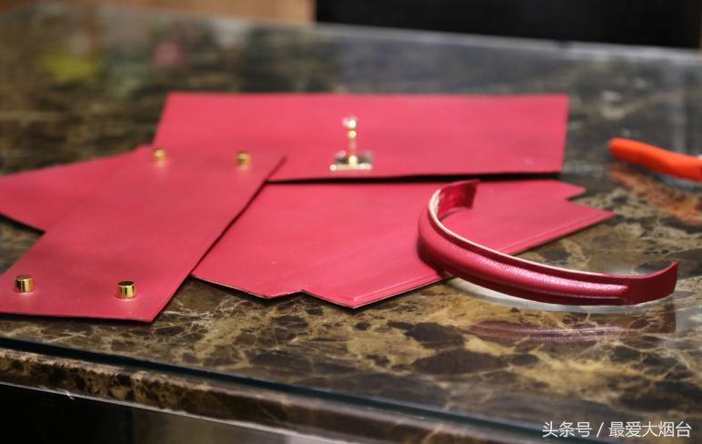 男子给老婆500个爱马仕,男子自制奢侈品送老婆