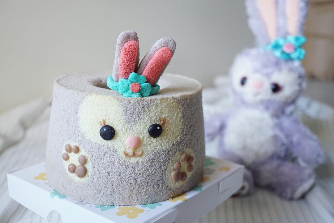 她用蛋糕，做了一个迪士尼亲友团