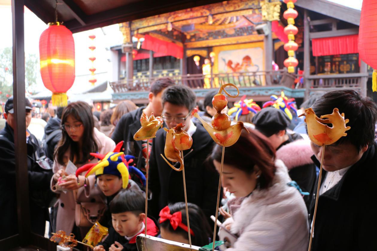 还做一只孤独旅行蛙？这个春节，和家人来横店一起玩转大庙会吧！