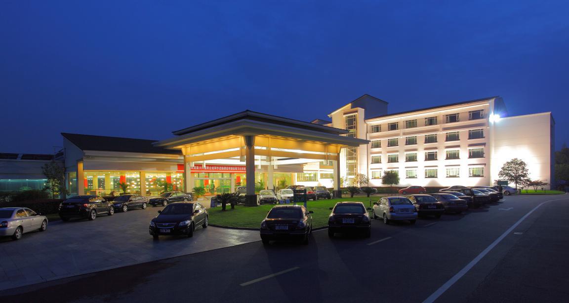 还做一只孤独旅行蛙？这个春节，和家人来横店一起玩转大庙会吧！