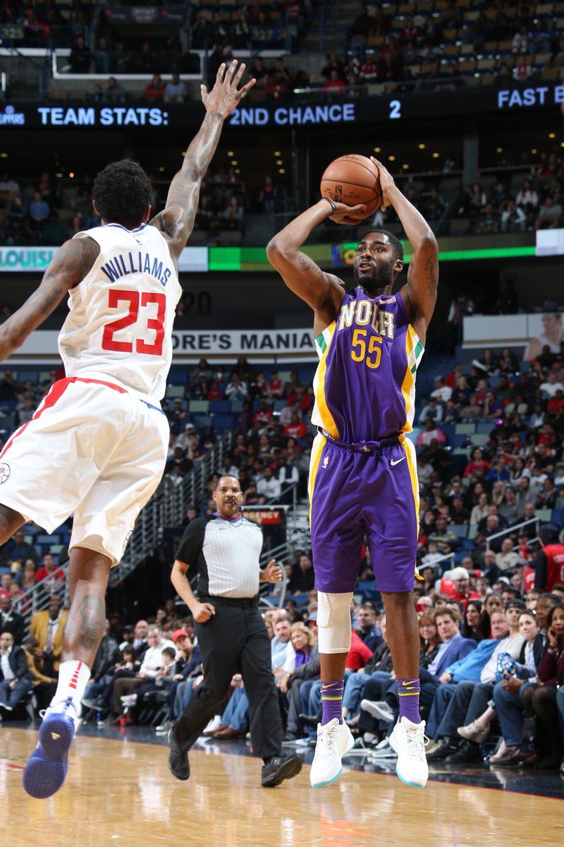 费城小将演绎“大师之路”！一米七五穿“金”首迎连胜！