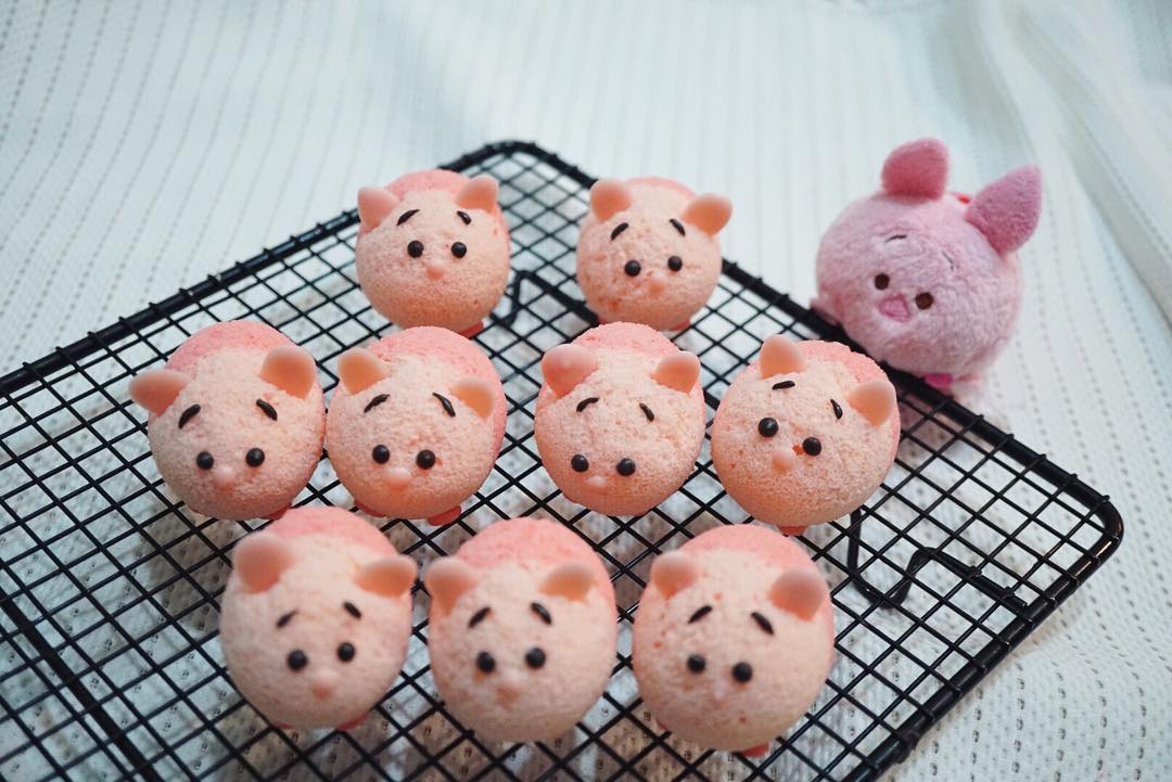 她用蛋糕，做了一个迪士尼亲友团