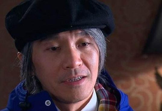 周星驰为啥头发全白了,周星驰头发为什么会白了