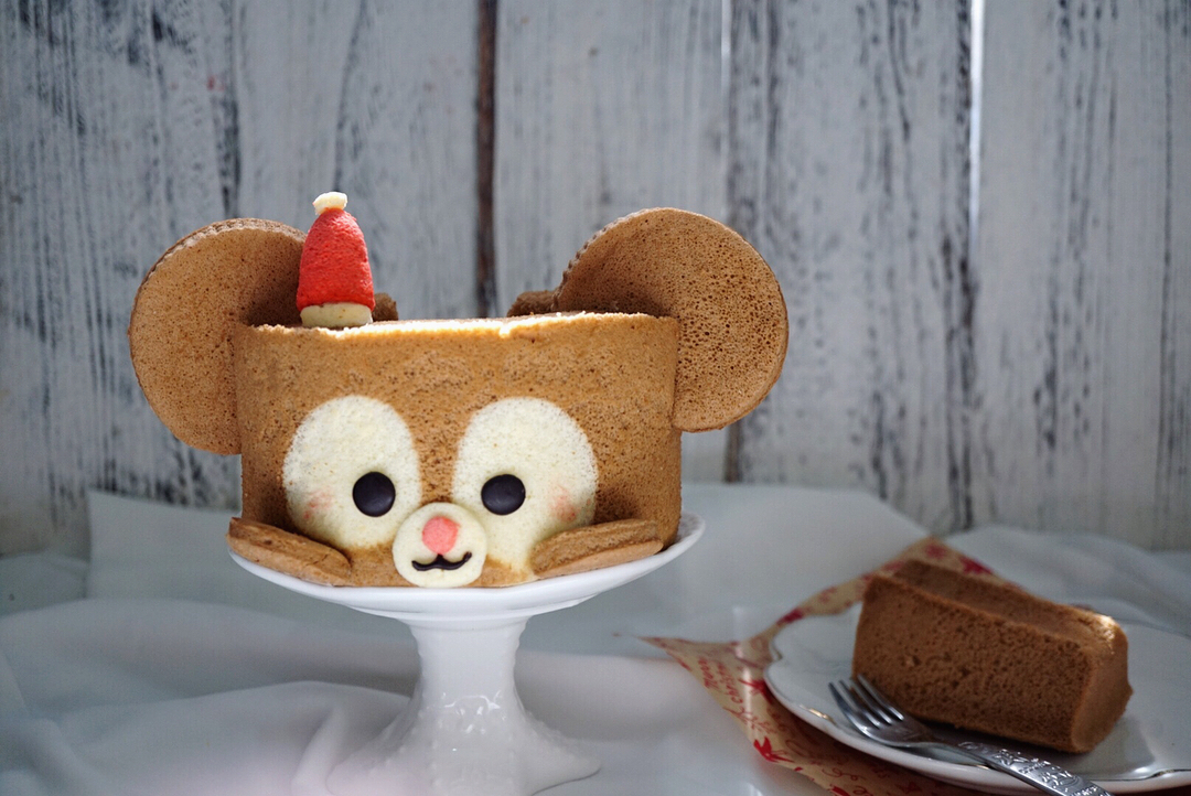 她用蛋糕，做了一个迪士尼亲友团