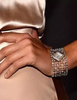 没有晚礼服参加聚会怎么办,年会着装最全攻略年会你穿对了吗