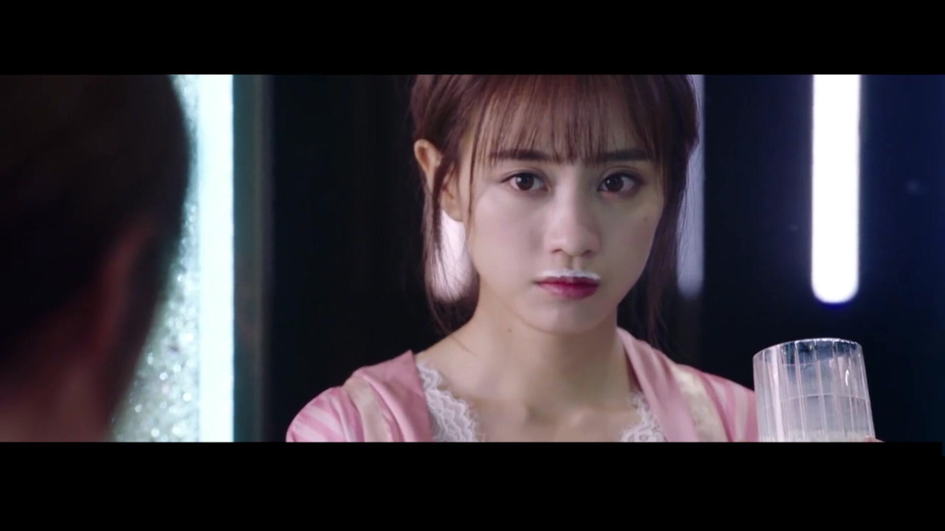 游戏废柴，用自己照片当屏保，可黄婷婷这个自恋girl只给*服私**6分