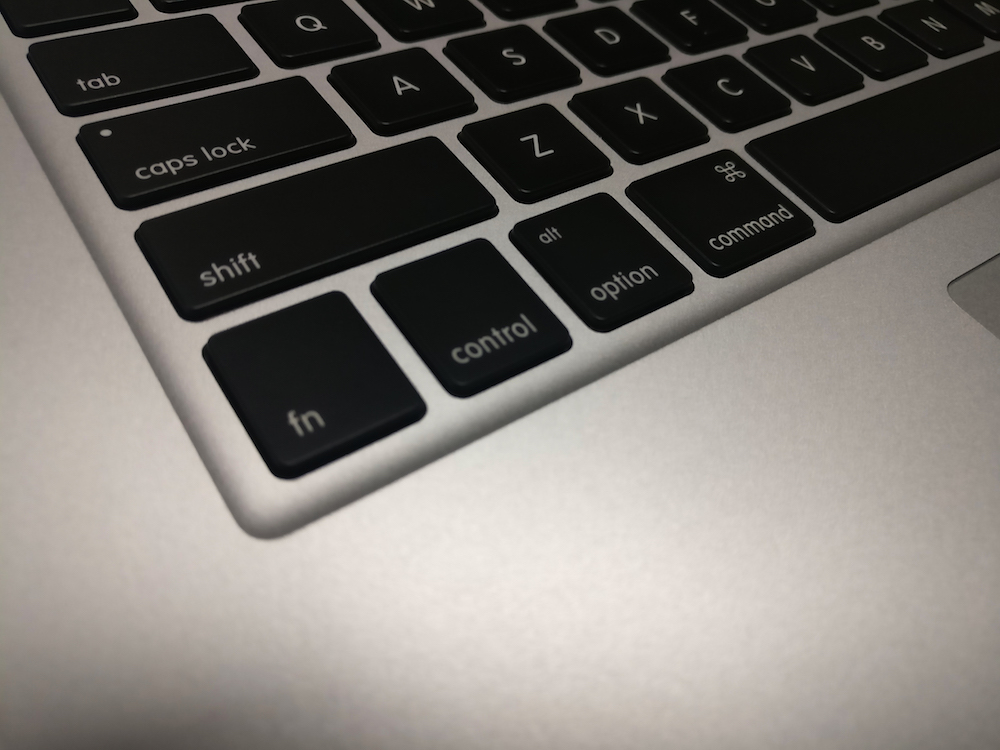 买macbookairm2还是20款prom1,买macbookair好还是imac