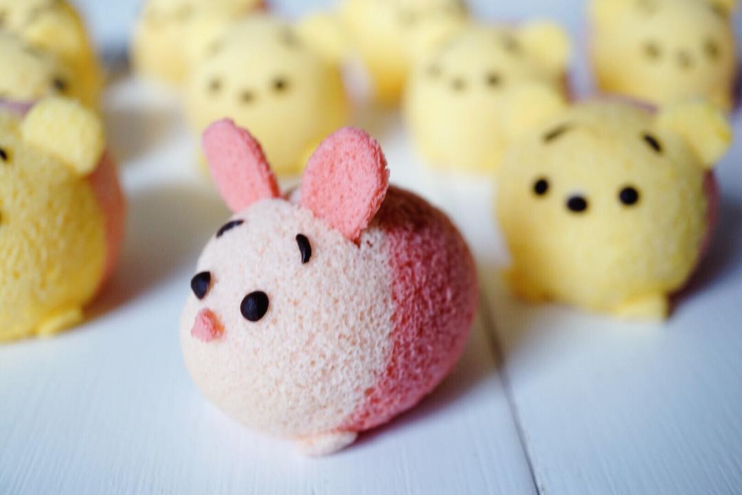 她用蛋糕，做了一个迪士尼亲友团