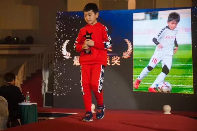 中国足球小将年度颁奖盛典在沪举行！打造中国足球青训旗帜！