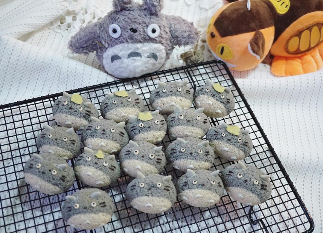 她用蛋糕，做了一个迪士尼亲友团