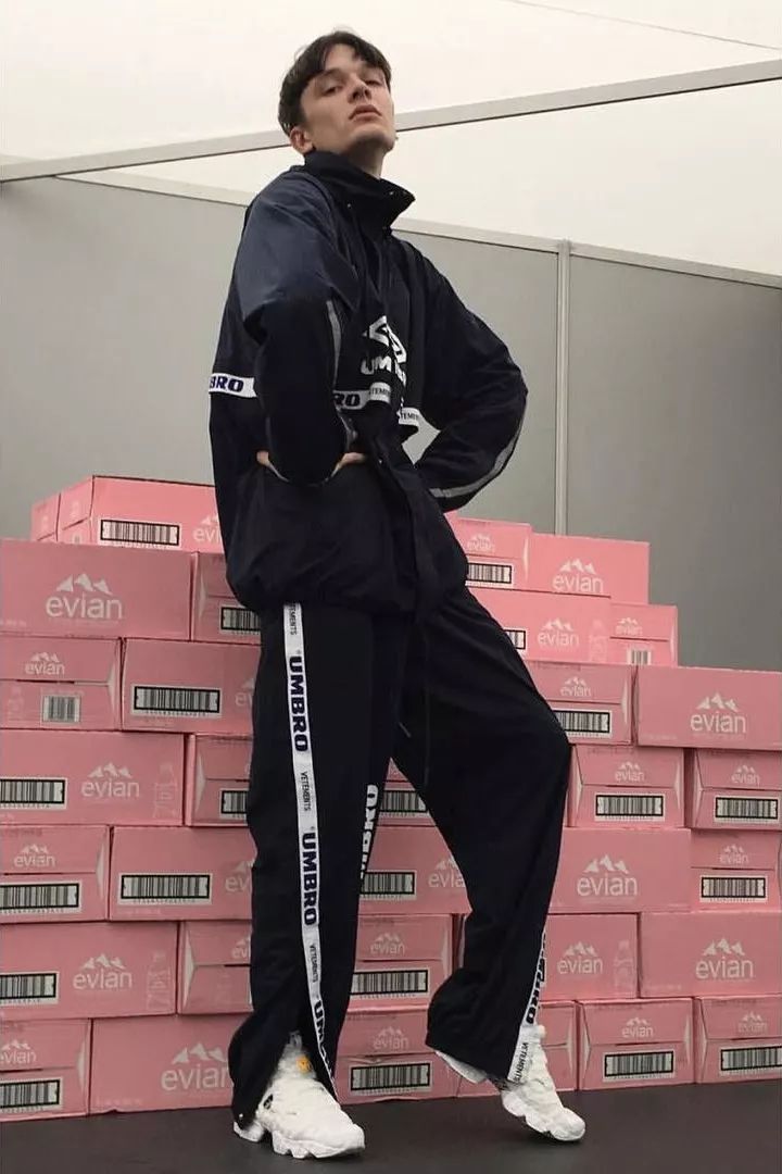 在你看不到的地方也在闪闪发光,在你看不到的地方