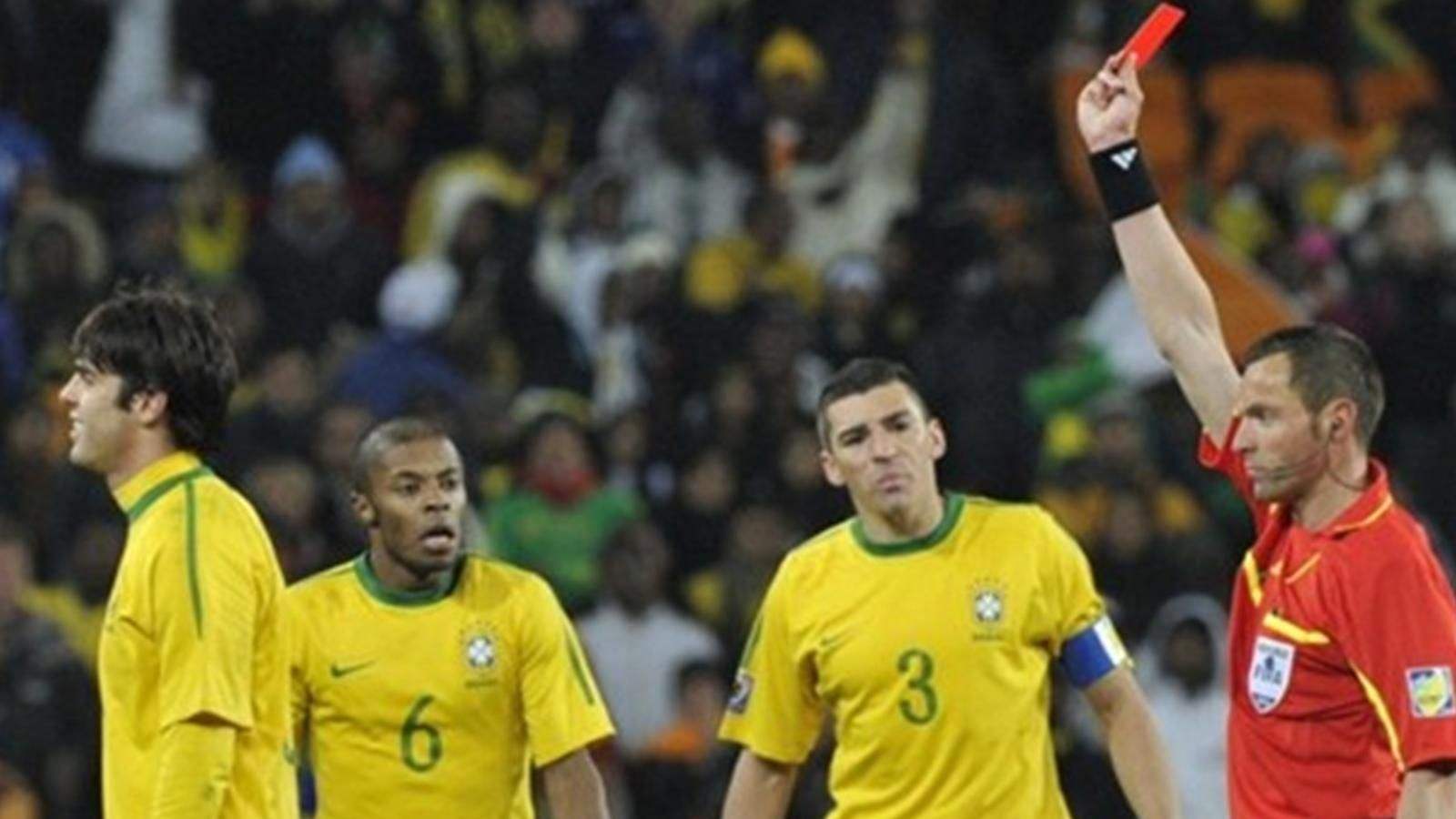 俄罗斯世界杯法国队捧起大力神杯,俄罗斯世界杯金球奖是谁拿的