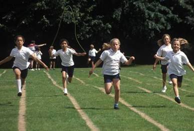 寒假里娃娃咋运动趣味性更重要