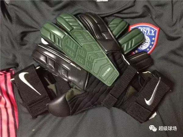 守门员的最佳装备,守门员诺伊尔门将手套