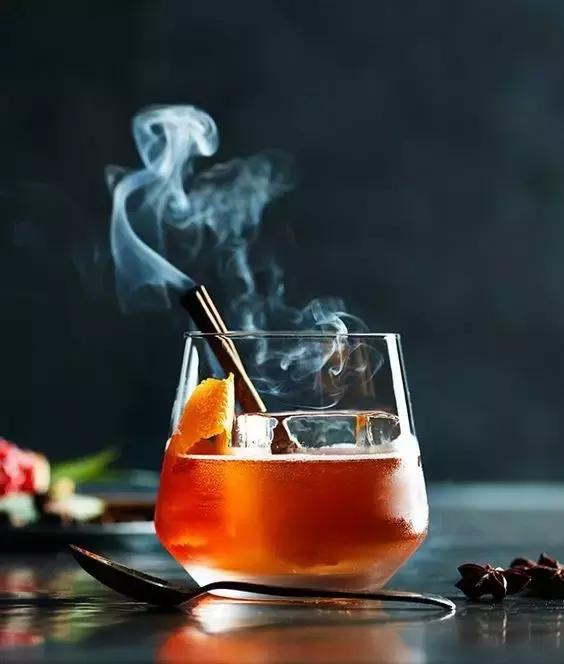 22岁白头发越来越多是有病吗,白头发长出来是缺什么营养